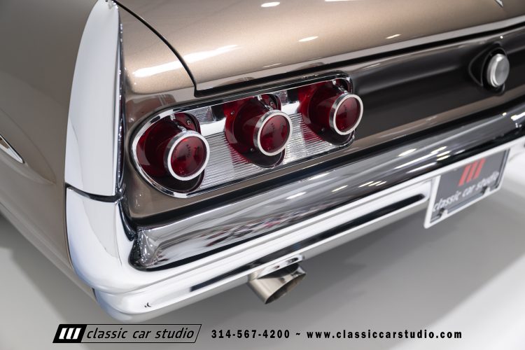 61_Pontiac_Bonneville_2293-53