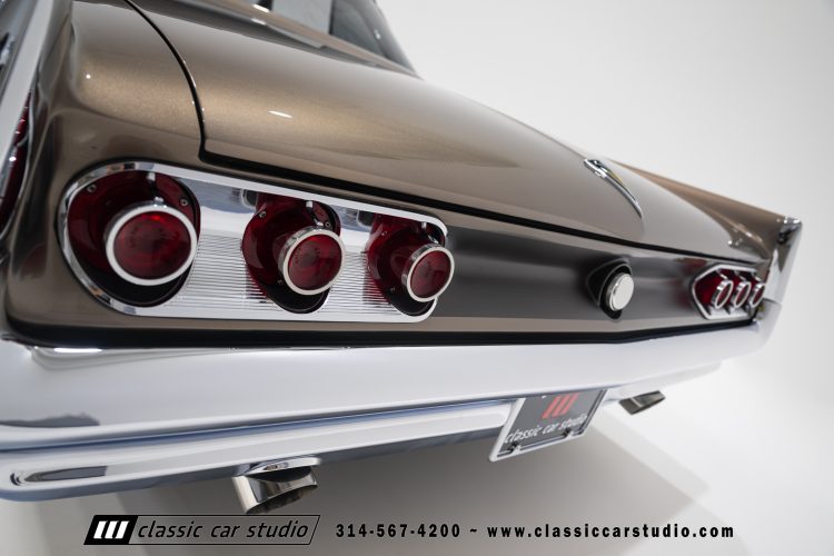 61_Pontiac_Bonneville_2293-54