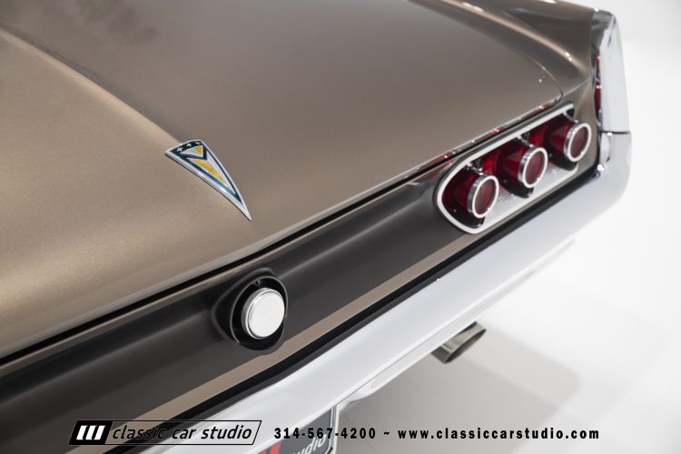 61_Pontiac_Bonneville_2293-55
