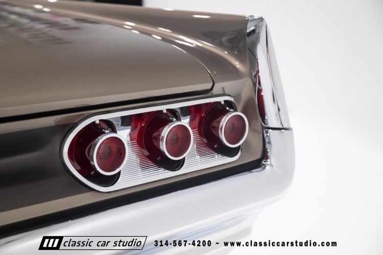 61_Pontiac_Bonneville_2293-59