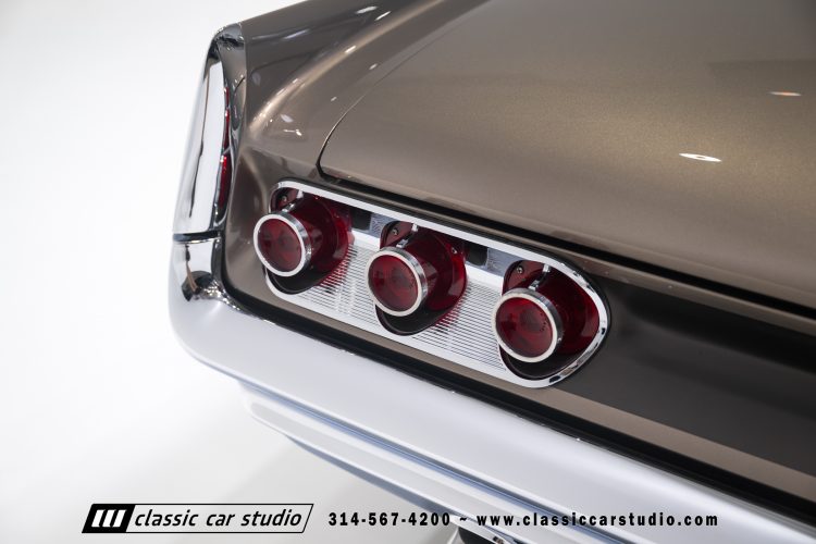 61_Pontiac_Bonneville_2293-64