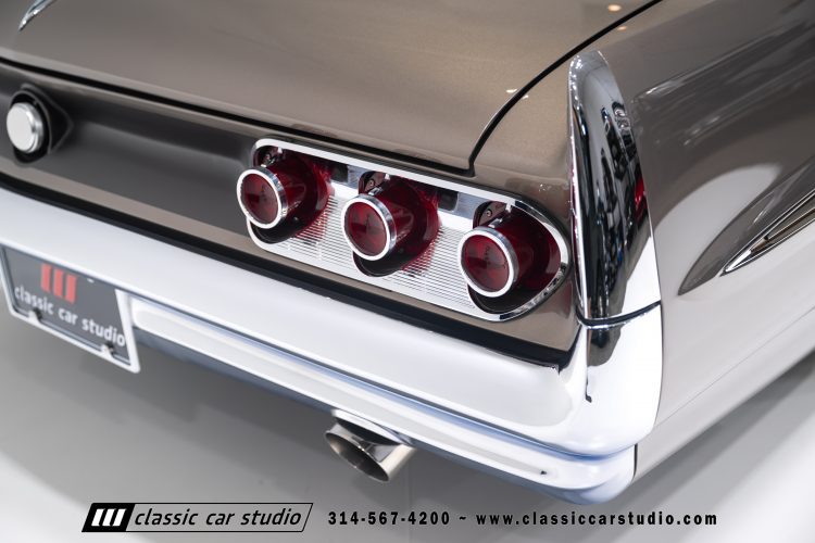 61_Pontiac_Bonneville_2293-66