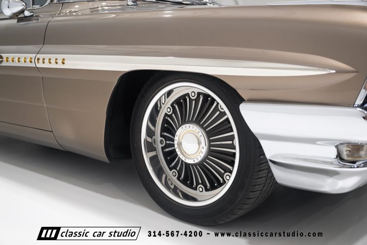 61_Pontiac_Bonneville_2293-84