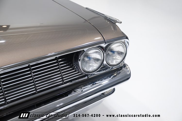 61_Pontiac_Bonneville_2293-94