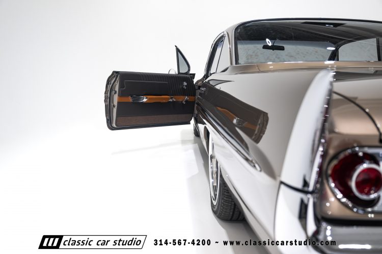 61_Pontiac_Bonneville_2293-96