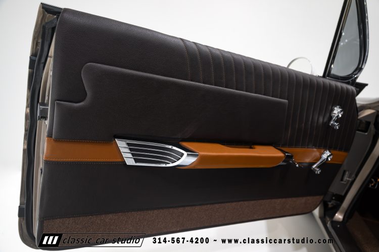 61_Pontiac_Bonneville_2293-97