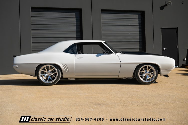 69_Chevrolet_Camaro_2297-189