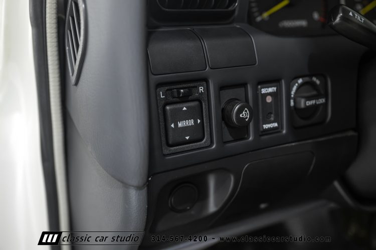 95_Toyota_Land_Cruiser_2299-101