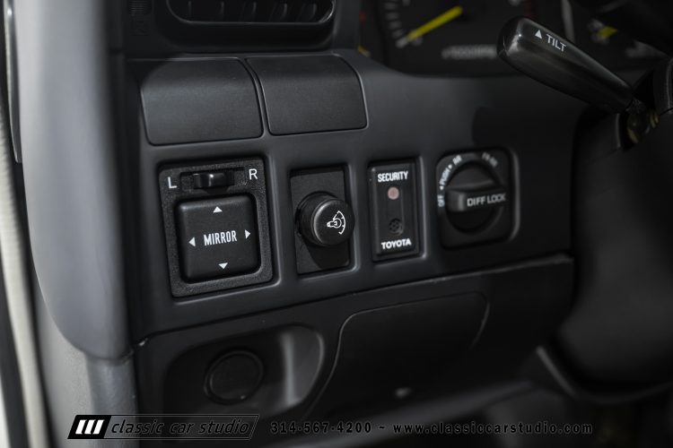 95_Toyota_Land_Cruiser_2299-102